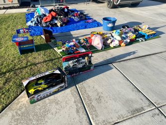 YARD SALEEEE