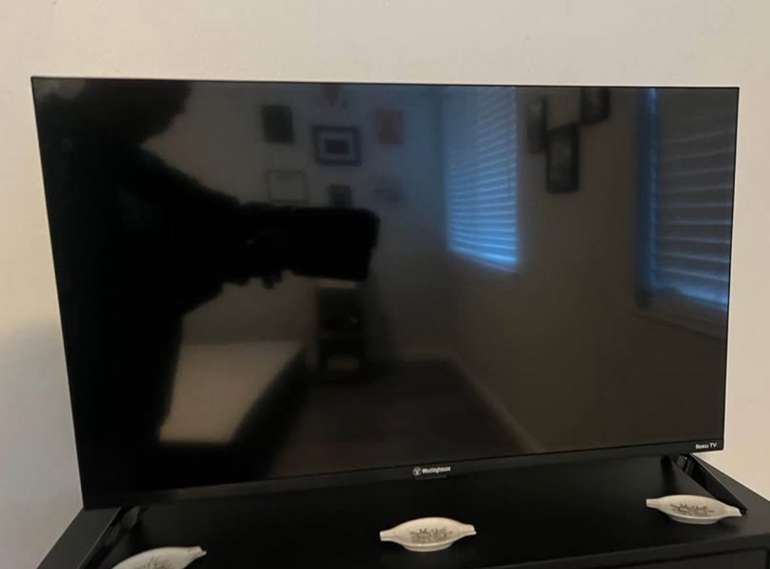 24” Westinghouse Smart Tv With Remote - pickup Only