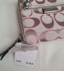Coach AISY OUTLINE SIGNATURE METALLIC MEDIUM ZIp WAllet 
