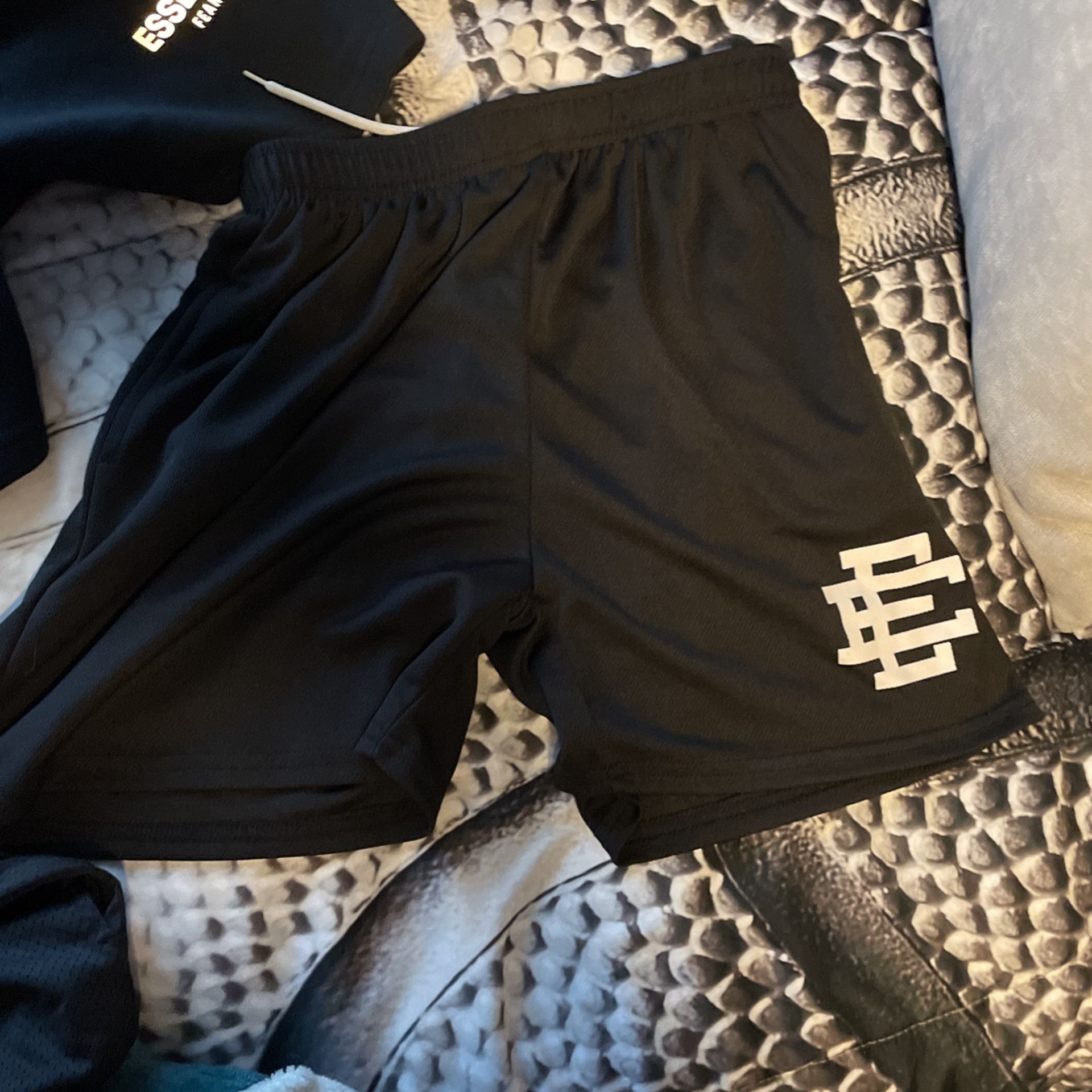 EE shorts Size m