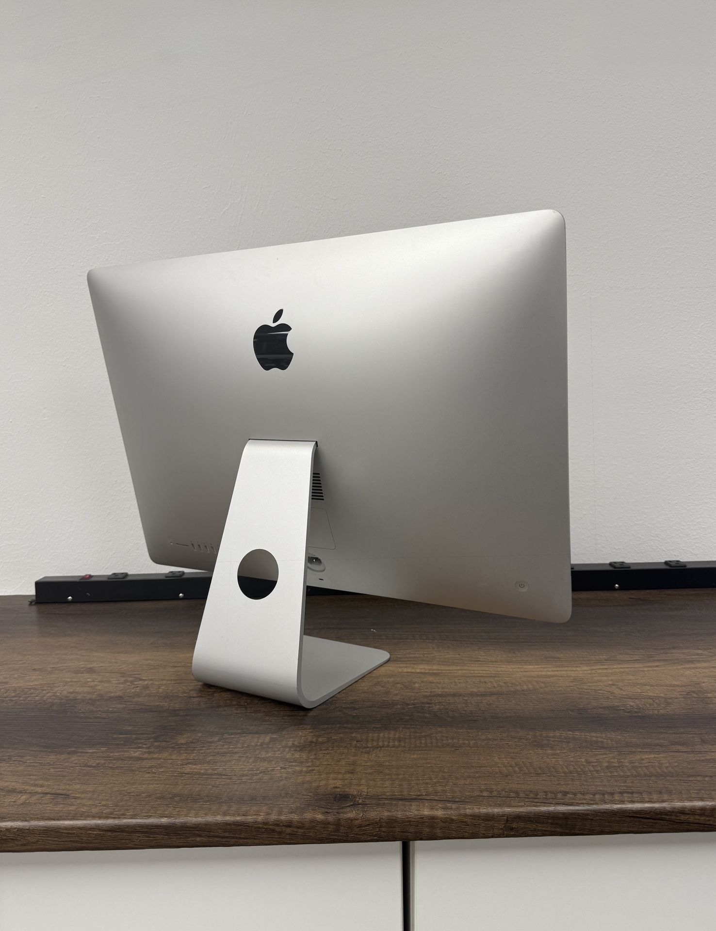 iMac 27 inch 32GB RAM*1TB HDD*3.5Ghz Intel Quad Core i7