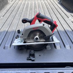 Milwaukee M18 18V Lithium-Ion Cordless 6-1/2 in. Circular Saw (Tool-Only)