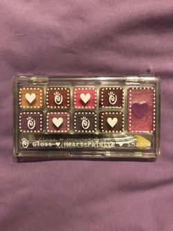 Lipgloss/ eye shadow