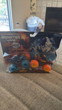 Monster Jam Fire & Ice Dragon vs Zombie 2-Pack