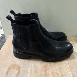 Guess Men’s Dolan lug Sole Casual Chelsea Boots