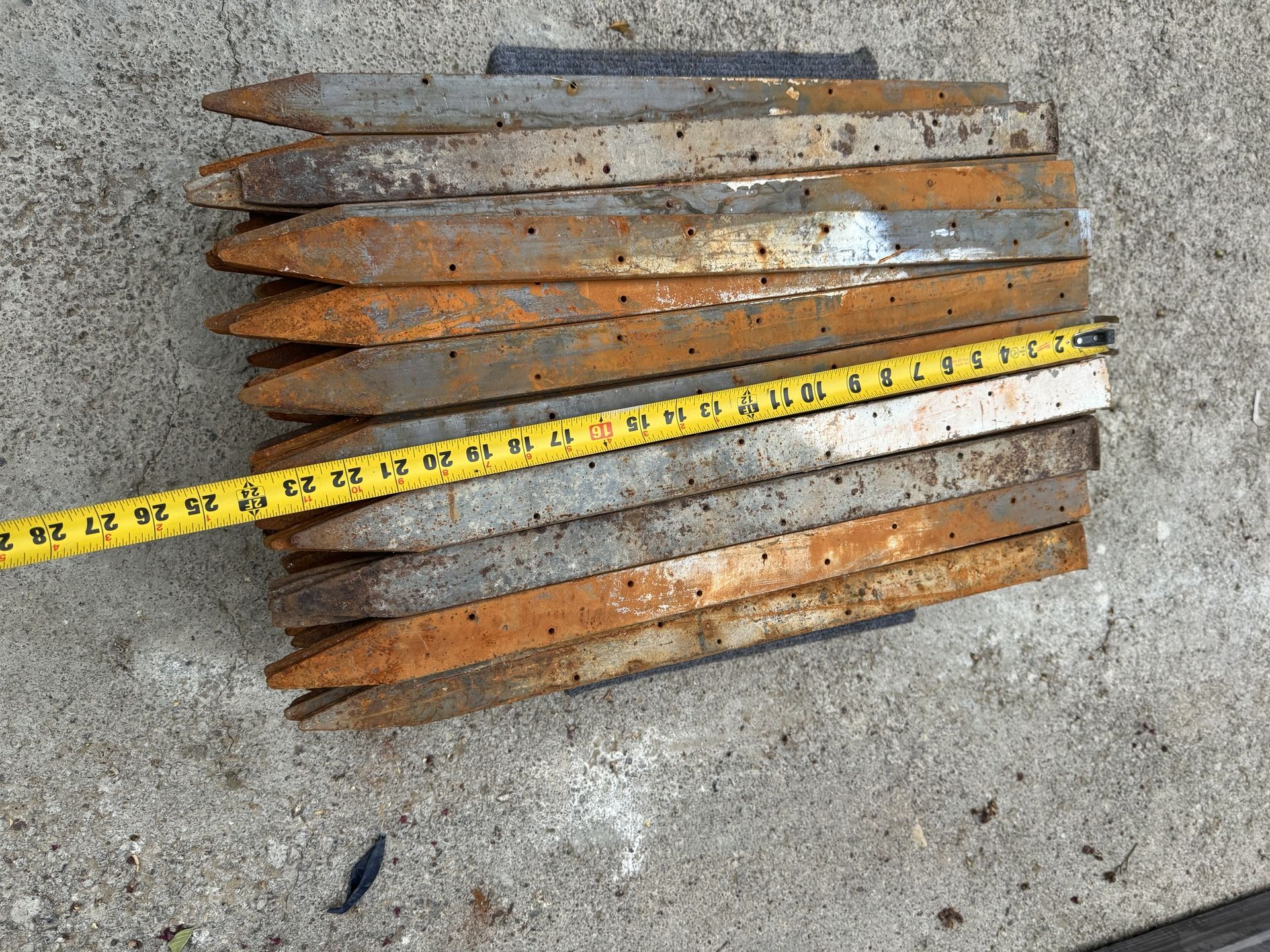 Estacas De Metal De 2’ Pies 75 Piezas