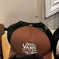 Vans Adult Size Hat Great Condition. Will hold with Venmo or if you’re on your way. 