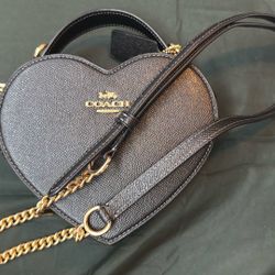 Coach Heart Crossbody CP020 SOLD OUT ✅