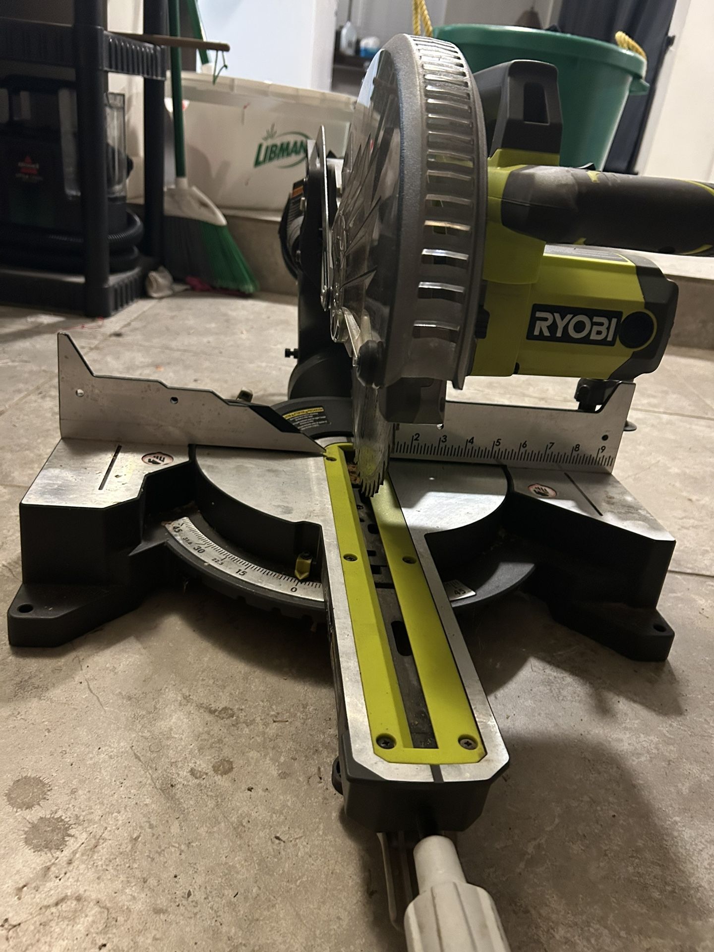 Ryobi Miter Saw – Sliding – Strong Motor – No Issues