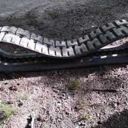 Wide Track For Skidloader. Very Good Condition