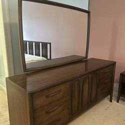 Vintage Mid-Century Style Wooden Bedroom Set – Excellent Condition