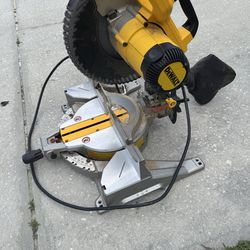 DeWalt 10in compound miter saw DWS713
