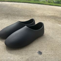 2025 YZY SL-01 'Black'