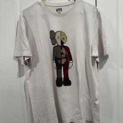 Men’s Tshirt Kaws Uniqlo Size Large