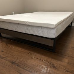  ¡Like New! Bedroom set  -Zinus Queen Bed frame & Mattress + Latex Topper.