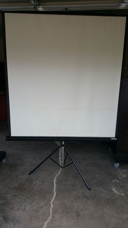 Projection screen portable with tripod 63" wide by 65 "hight perfect to watch sports and movies