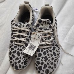 Womans Size 8 New Adidas Sneakers 