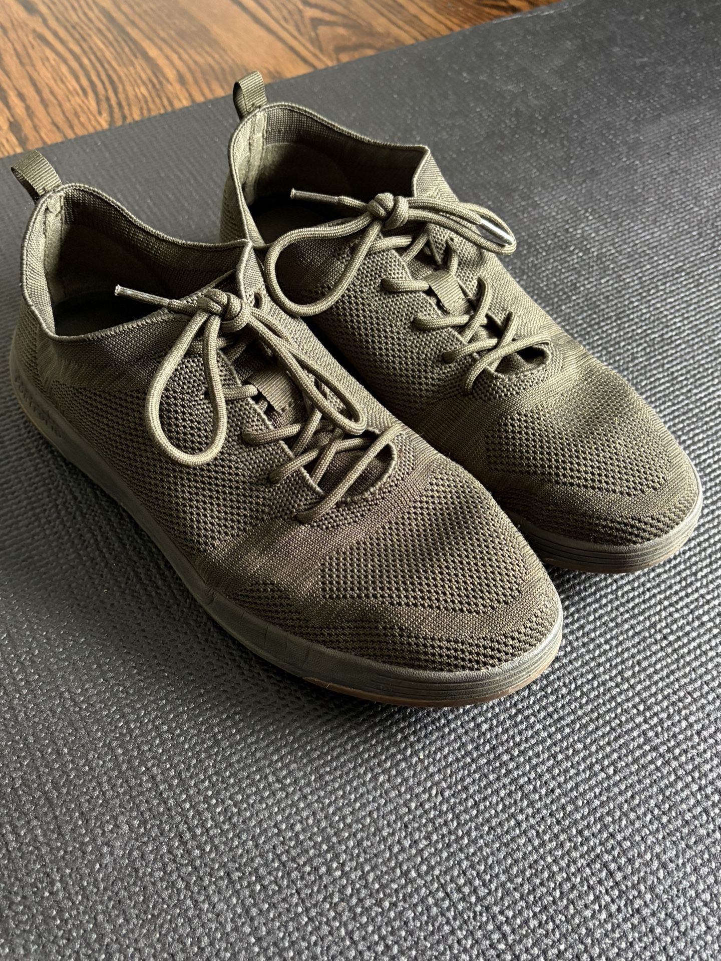 Perry Ellis Tread Sneaker - Size M10
