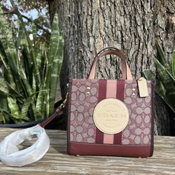 Coach Dempsey 22 Tote Bag 