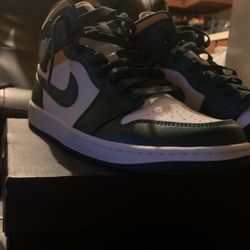 Air Jordan 1 Mid 