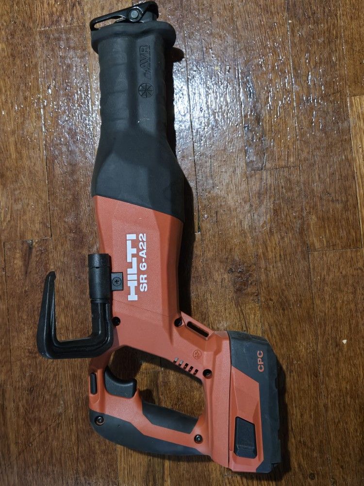 Hilton SR 6-22A Reciprocating Saw + Battery