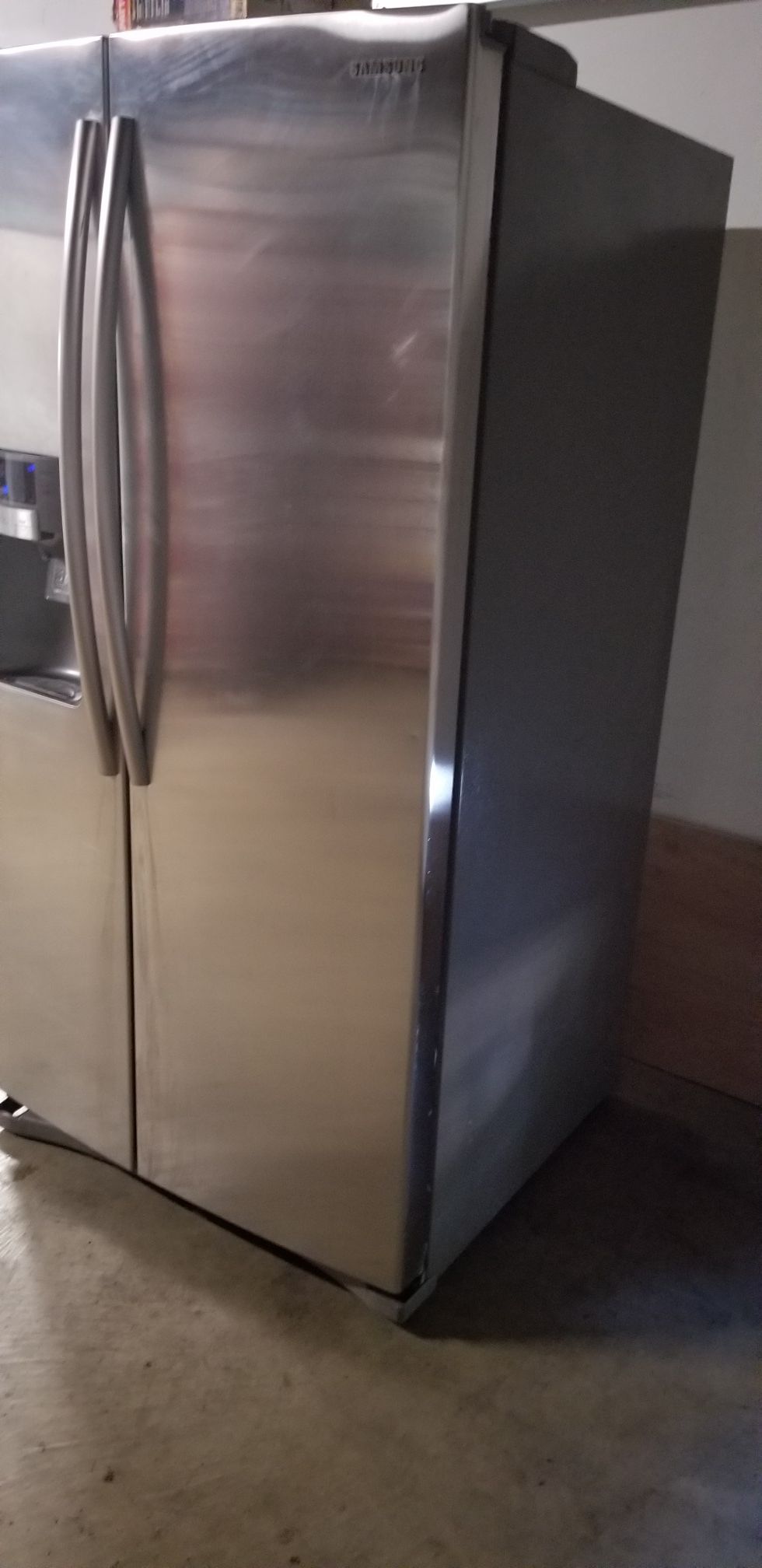 Samsung stainless steel side by side refrigerator EXCELLENT condition