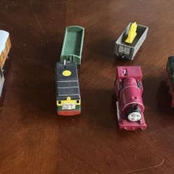 🚂 Set of 4 Thomas the Train motorized engines: Toby, Gullane, Skarloey and Whiff with train cars. 