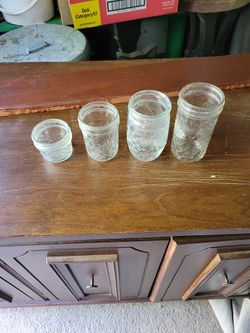 Various Size Jelly Jars. (No Lids)