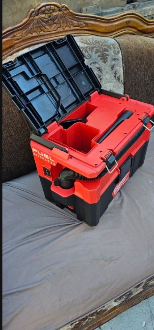 Milwaukee Packout Vacuum