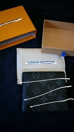 L V wallet