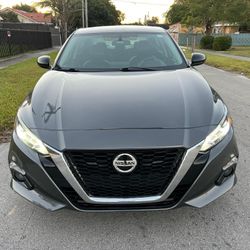 2019 Nissan Altima SR