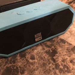 High-Quality Speakers – 2 Available!