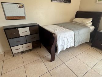 Full bedroom set with mirror
