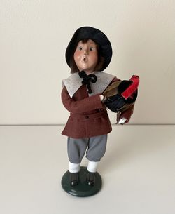 Byers’ Choice Chalfont The Carolers Christmas Figurine Decoration   7 Inch