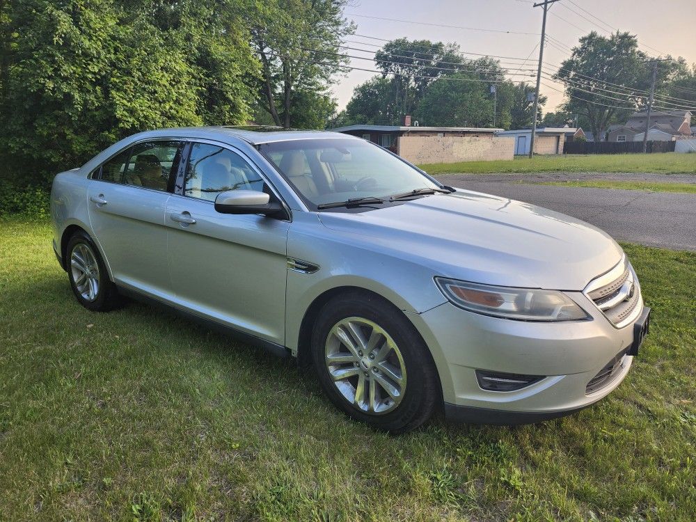 2011 Ford Taurus SEL