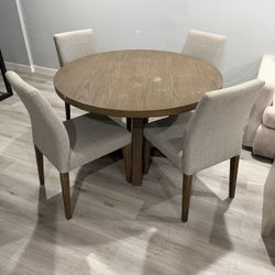 Lakeland Dining Room Set