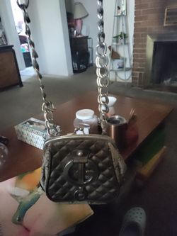 GUESS BRAND PURSE-       PICK ⛏️ UP ONLY