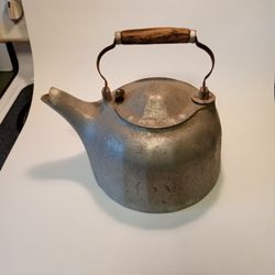 Griswold Large 5 Quart Kettle 