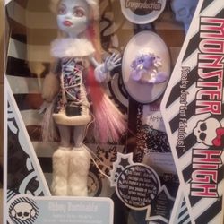 MONSTER HIGH ABBY BOMINABLE BOO-RIGINAL CREEPRODUCTION DOLL