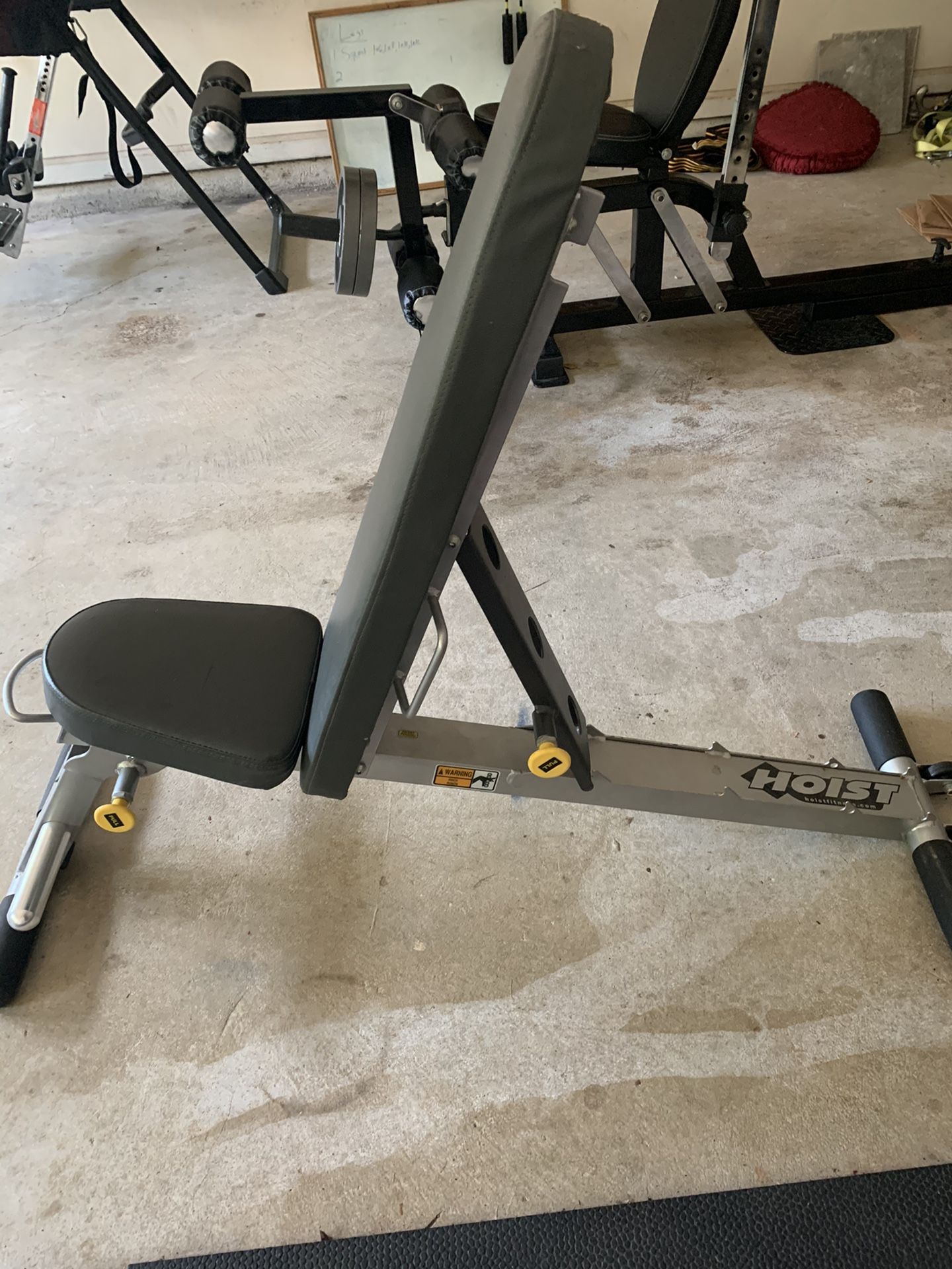 Hoist adjustable bench for lifting