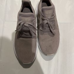 Adidas Size 9 Women’s 