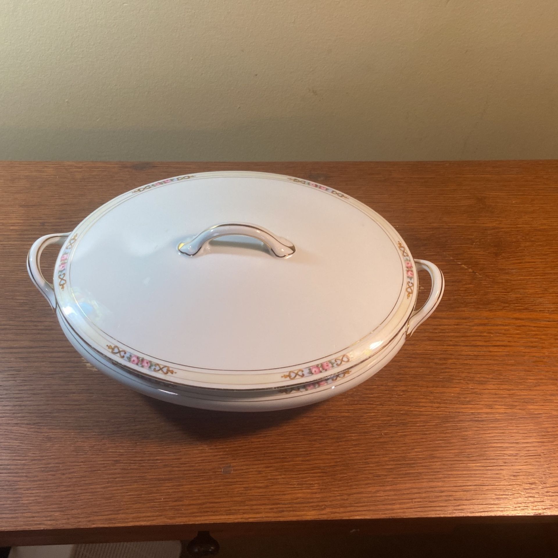 Noritake China Piece , Ansonia Pattern, Covered Dish
