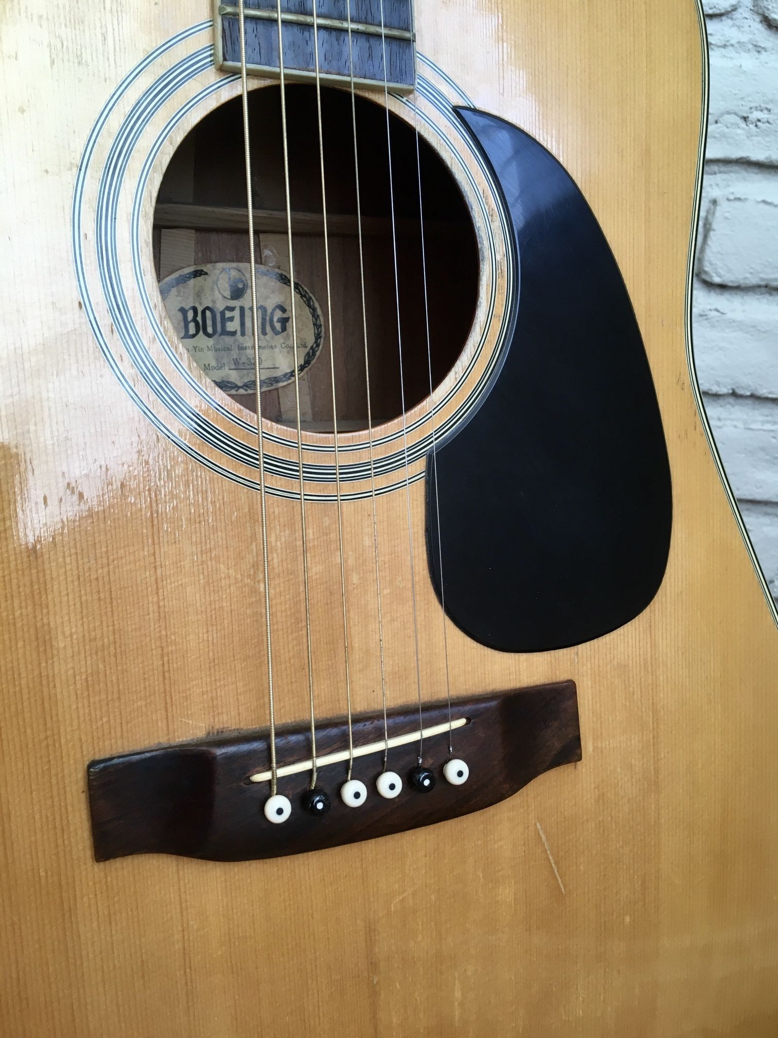 Acoustic Guitar Boeing W-320 with Case and Strap for Sale in San