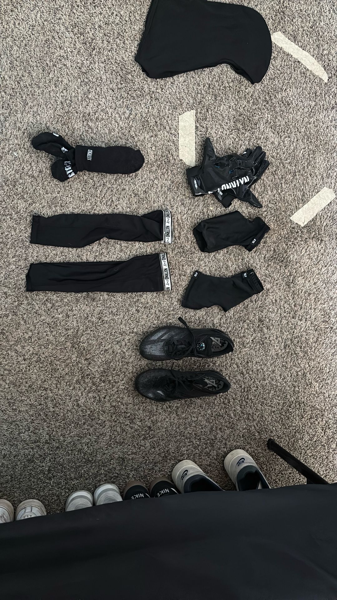 FOOTBALL GEAR/SPORTSWEAR