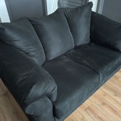 Ashley Furniture Darcy Loveseat (Black)