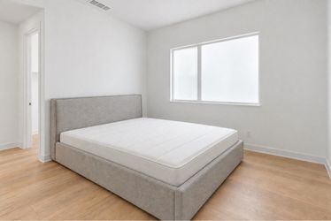UPHOLSTERED QUEEN BED (FROM HD BUTTERCUP) GRAY FABRIC
