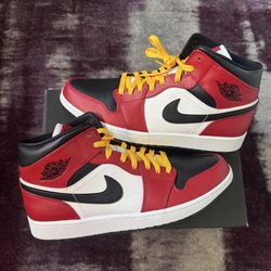 jordan 1 mid chicago toe sz12.5