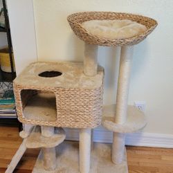 Cat Tree  / Scratching Post  / Pet Furniture 