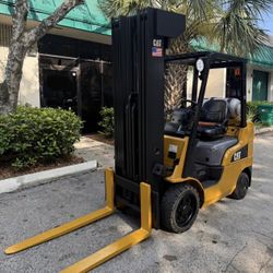 Caterpillar Forklift 6000 LBS