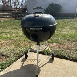 Weber Original Kettle Charcoal Grill